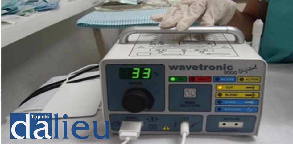 Hình 2: Thiết bị tần số vô tuyến được sản xuất ở Brazil (Wavetronic 500 Digital; Loktal Medical Electronics)